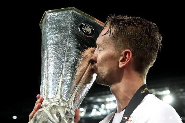 凯尔特人4-1独行侠夺队史第18冠 布朗荣获FMVP