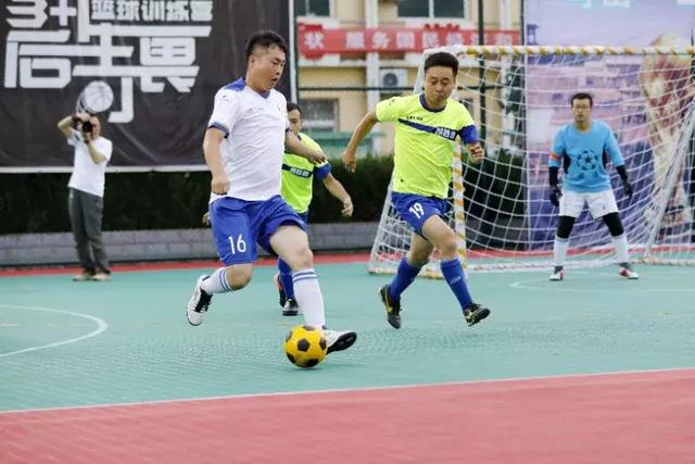 布里奇斯41分文班空砍42+18 尼克斯险胜马刺
