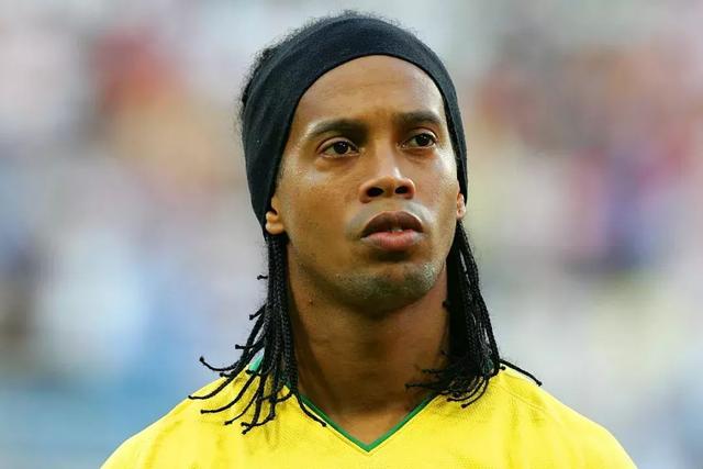 相当炸裂！44岁的小罗就要当爷爷了！